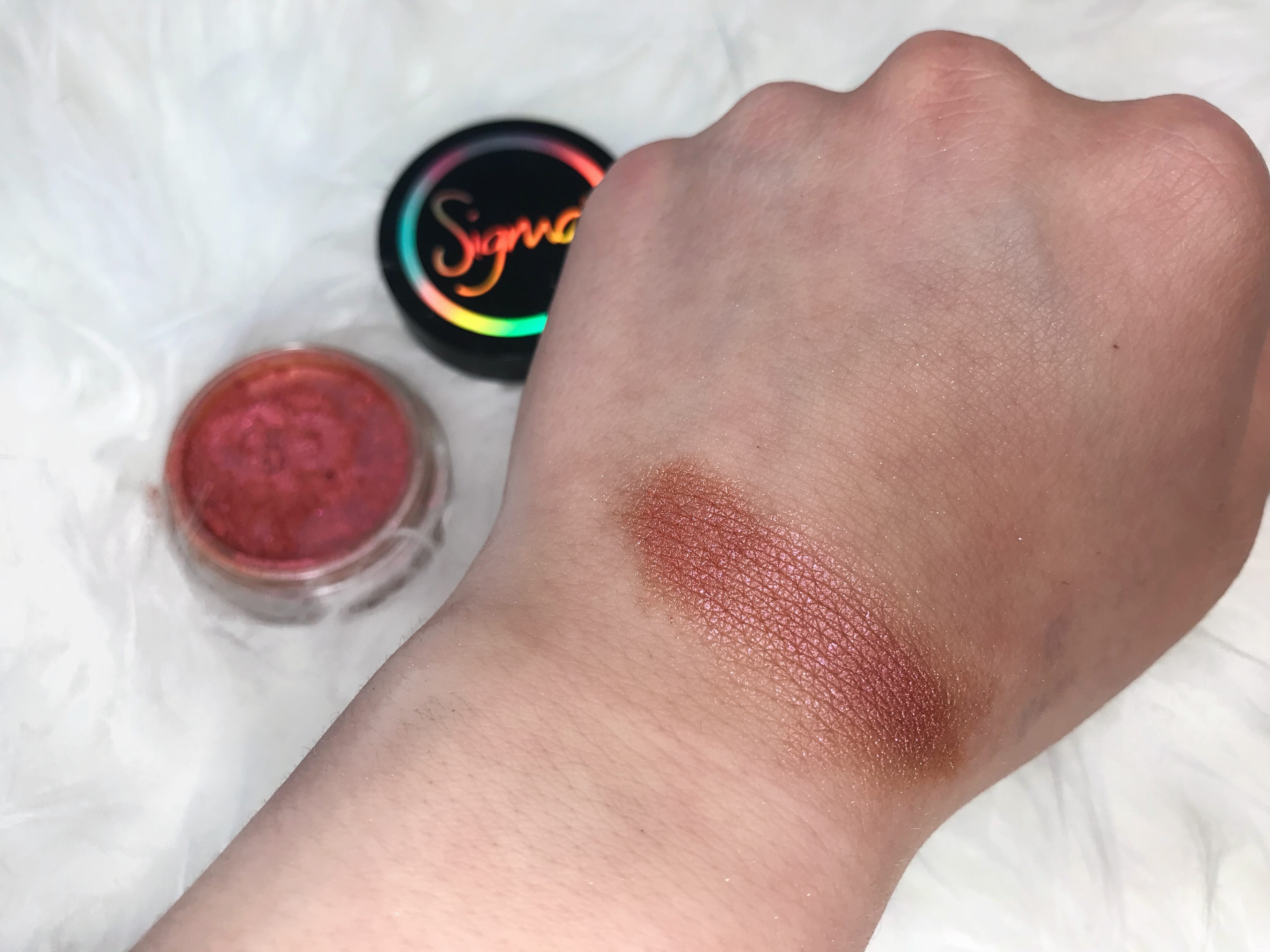 sigma beauty loose shimmer swatch