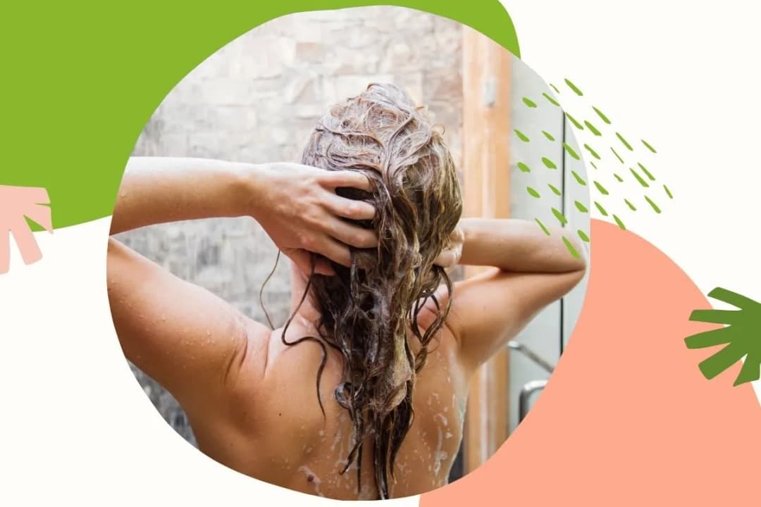 Peeling do skóry głowy na sucho czy mokro - który sposób jest lepszy?