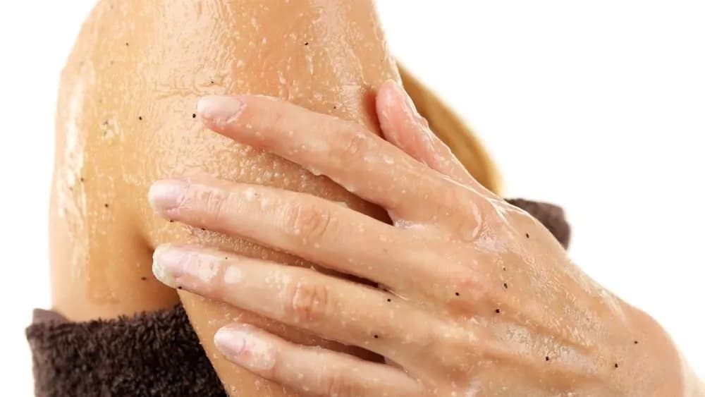 Jak skutecznie zmyć balsam brązujący bez podrażnień – sprawdzone metody