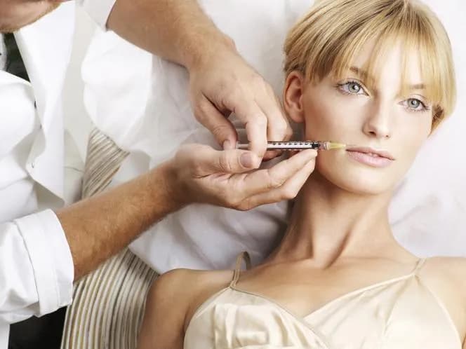 Jak bezpiecznie powiększyć usta kwasem hialuronowym – efekty, koszty i przeciwwskazania