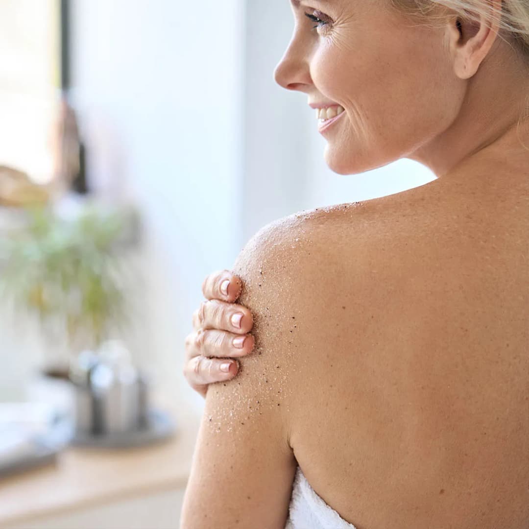 Jaki peeling do ciała wybrać, aby uniknąć podrażnień skóry?